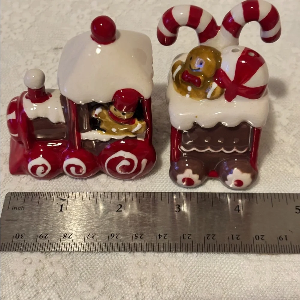 Adorable Blue Sky Salt & Pepper Shakers Clayworks. Christmas New